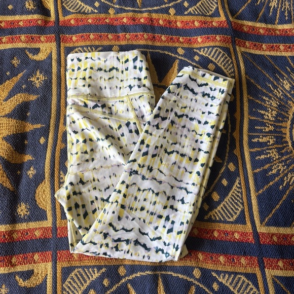 Gap Fit Compression Capris Pants For Women Color Tie Dye White/Blue Size S - Picture 6 of 6